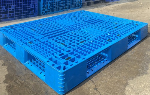 Plastic pallet