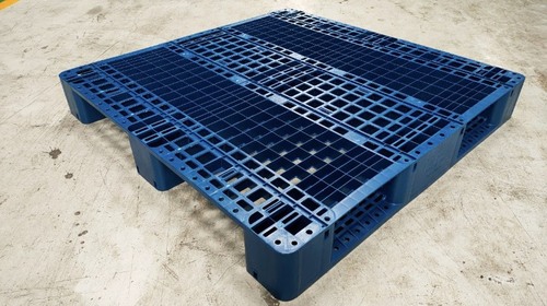 Plastic pallet