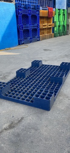 Plastic pallet