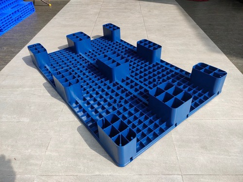 Plastic pallet