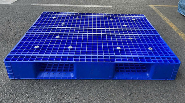 Plastic pallet