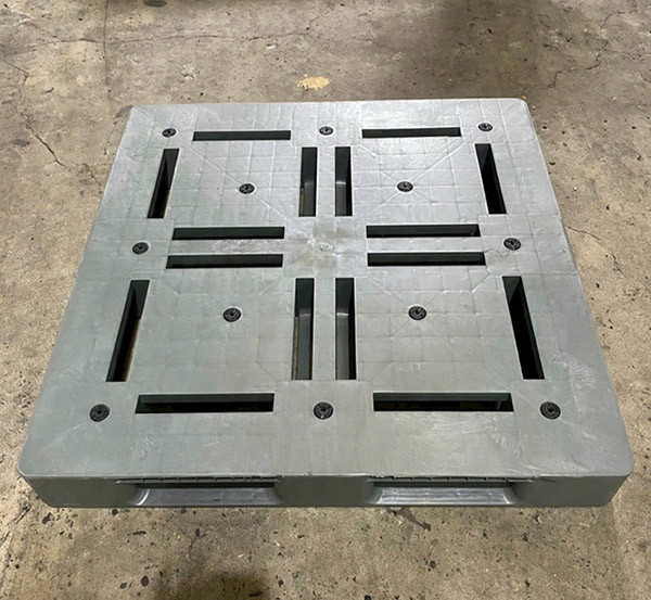 Plastic pallet