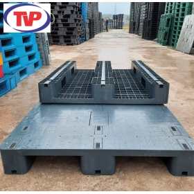 Closed deck plastic pallet