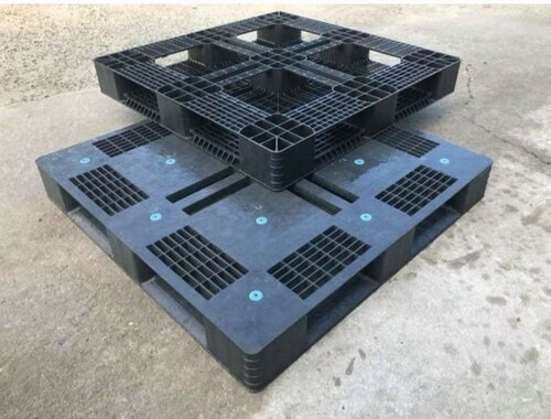 Plastic pallet