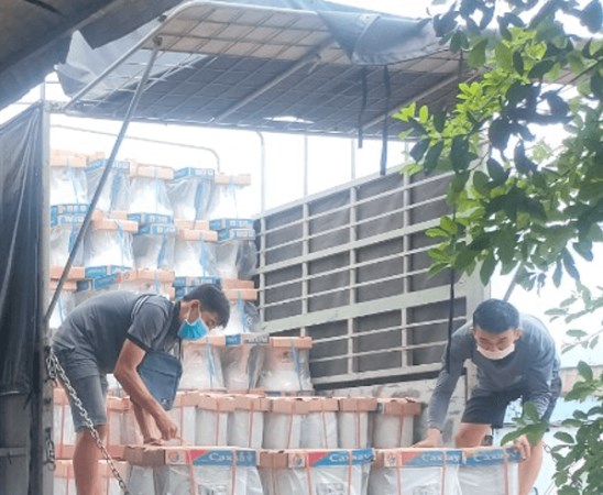 Loading and unloading services