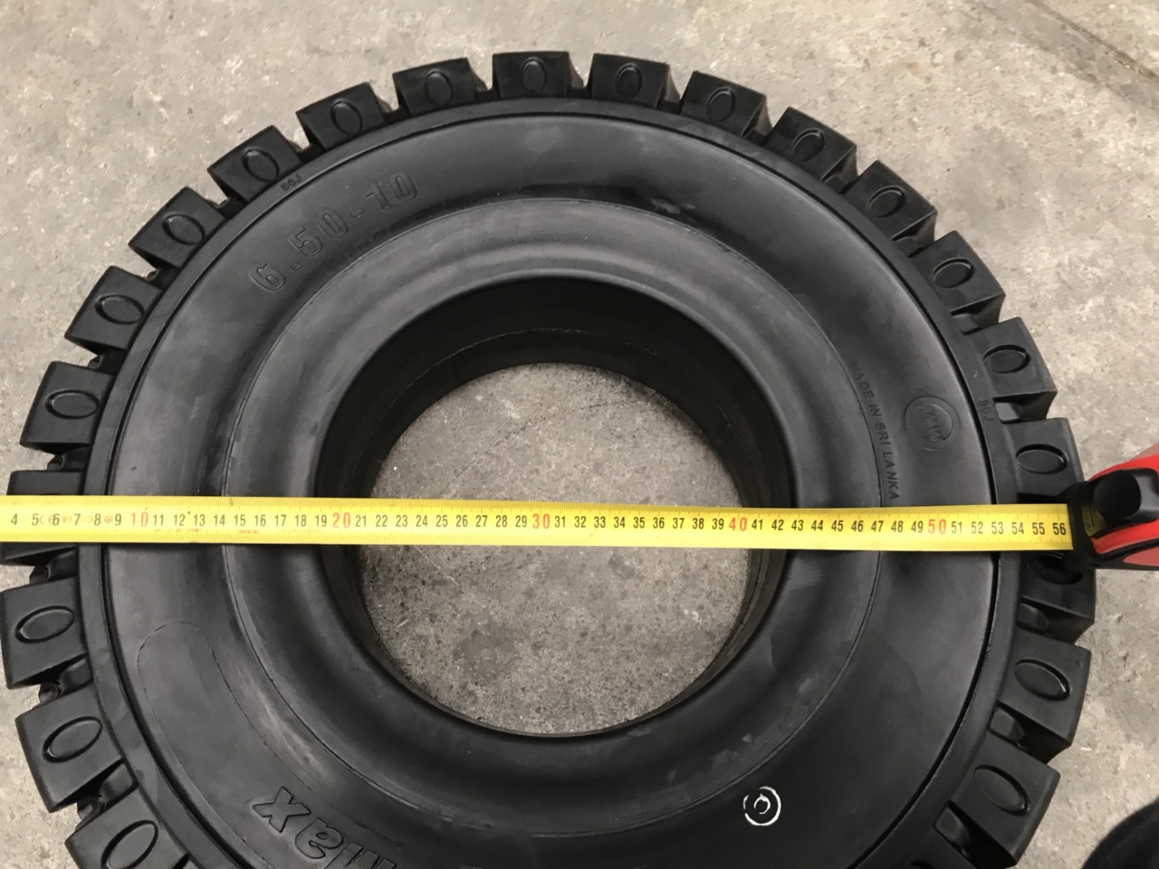 Tire for forklift
