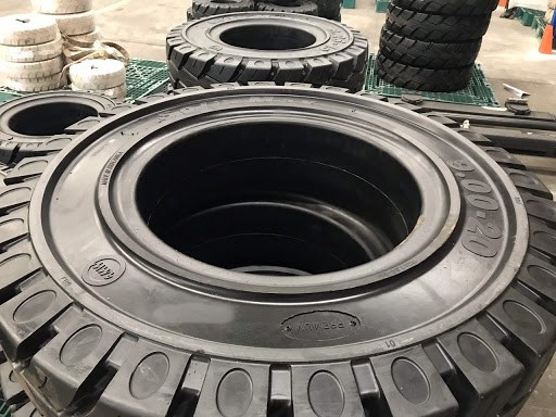 Tire for forklift