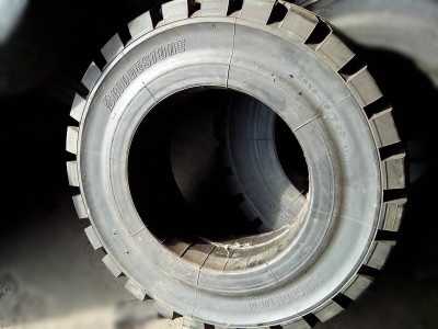Tire for lift truck