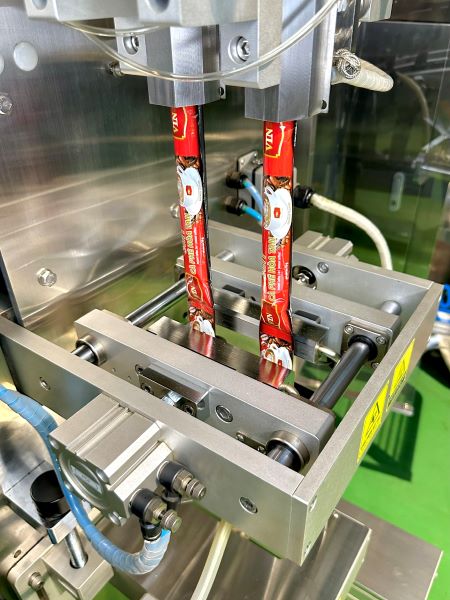 2 Lane Stick Packing Machine - Vertical Sealing Unit