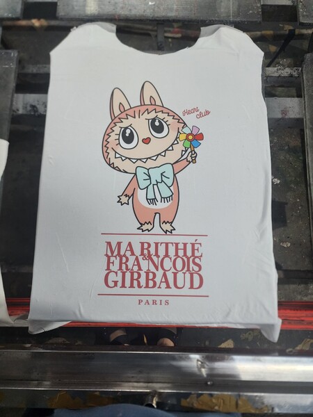 Silk screen tank top printing