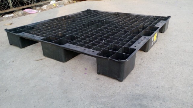 Black Plastic Pallet