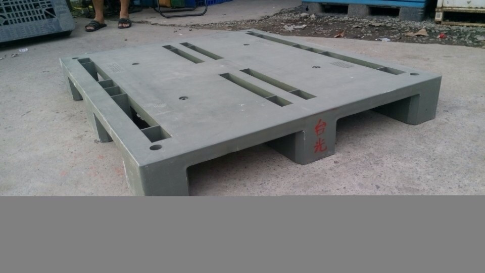 Grey Plastic Pallet