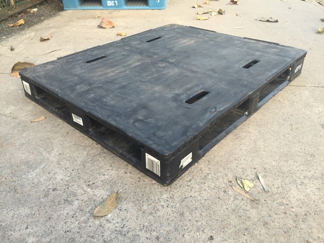 GPS Solid Black Plastic Pallet