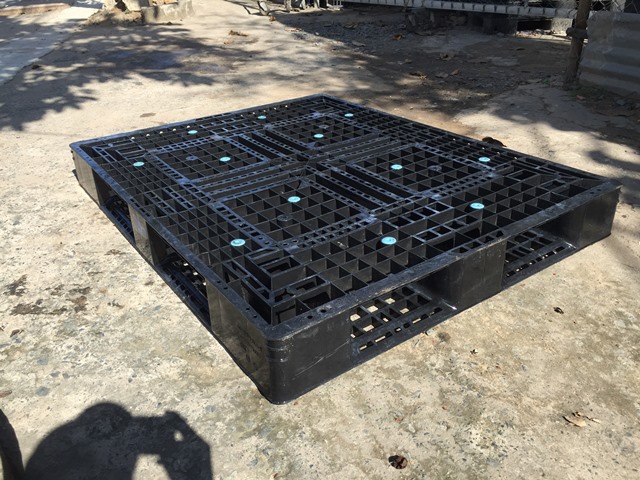 Black Plastic Pallet