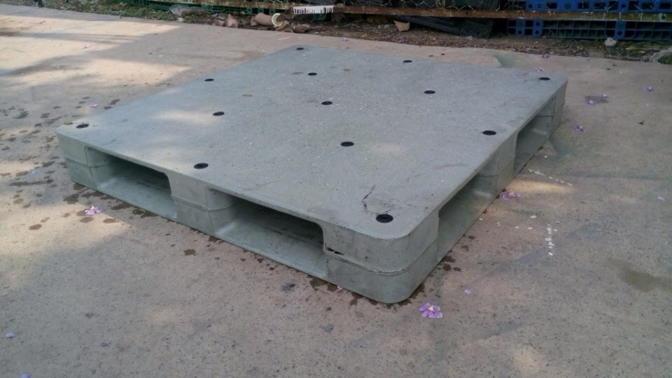 Grey Plastic Pallet