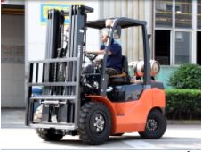 Safer 1.5-ton gasoline and gas forklift