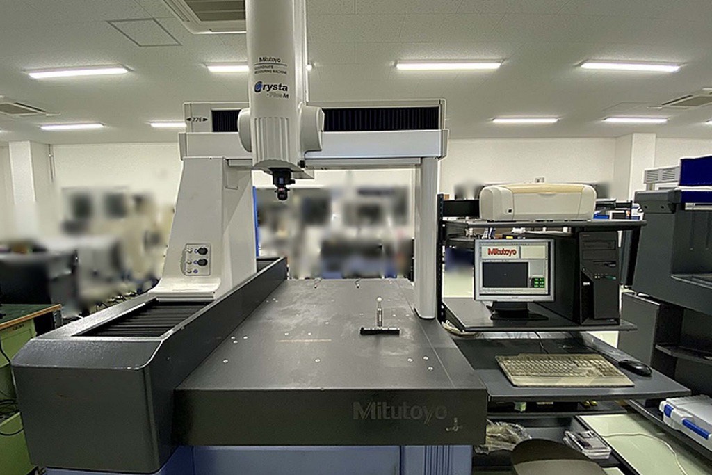 J.P Mitutoyo Crysta-plus M776 Coordinate Measuring Machine