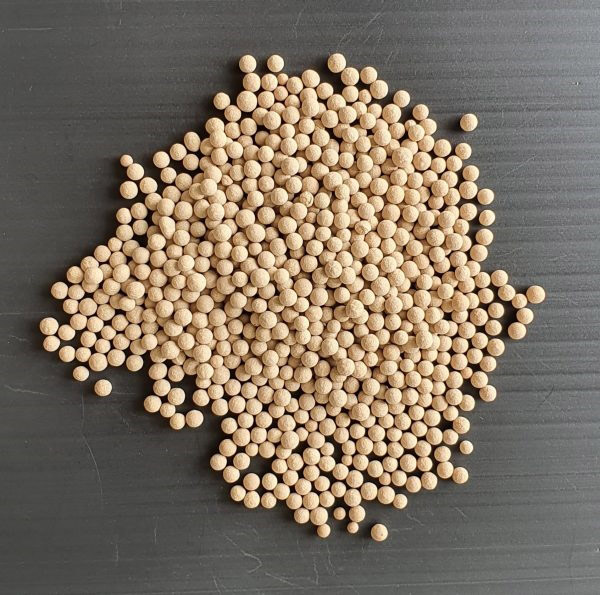 Clay desiccant beads