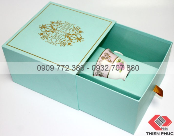 Lunar new year gift box