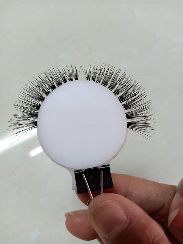 Ribbed eyelashes