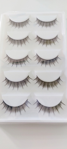 Eyelashes in pair