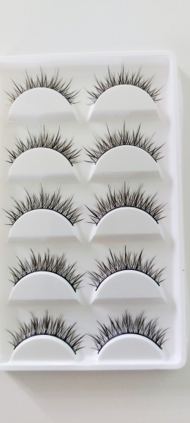 Eyelashes in pair