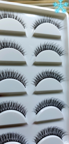 Eyelashes in pair