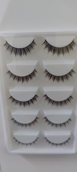 Eyelashes in pair