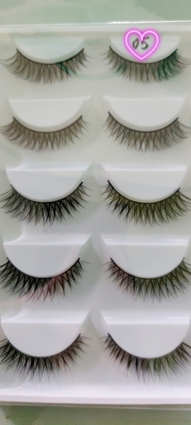 Eyelashes in pair