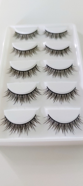 Eyelashes in pair