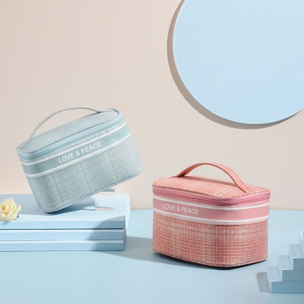 Cosmetic bag