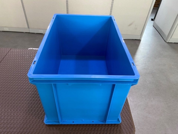 Plastic box