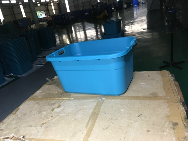 Plastic box