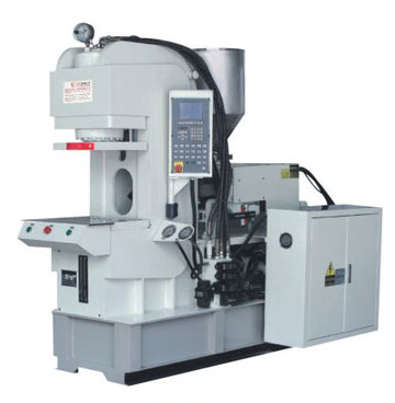 Vertical plastic extruder
