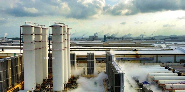 LNG storage tank