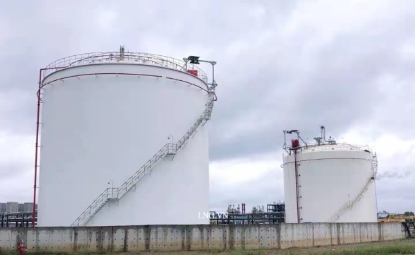 LNG storage tank