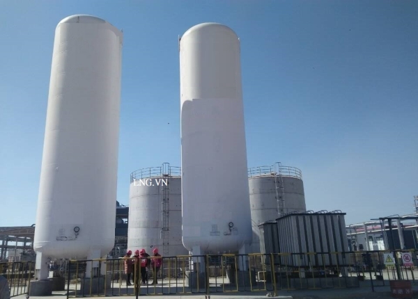 LNG storage tank