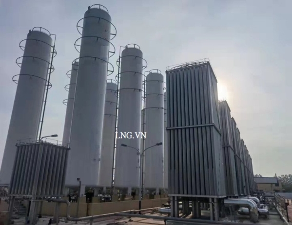 LNG storage tank
