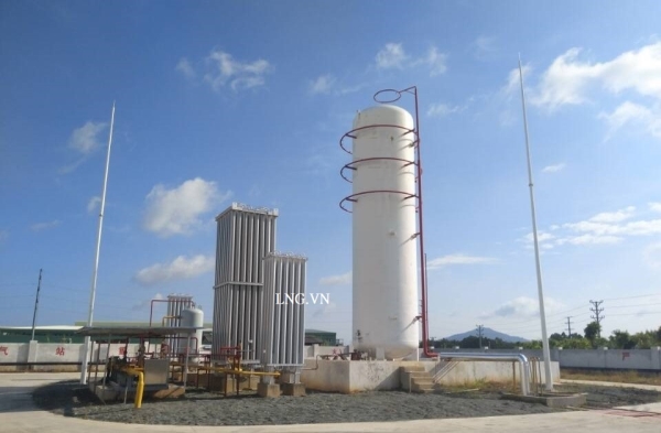 LNG storage tank