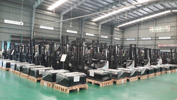 Forklift traction battery