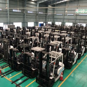 Material handling forklift