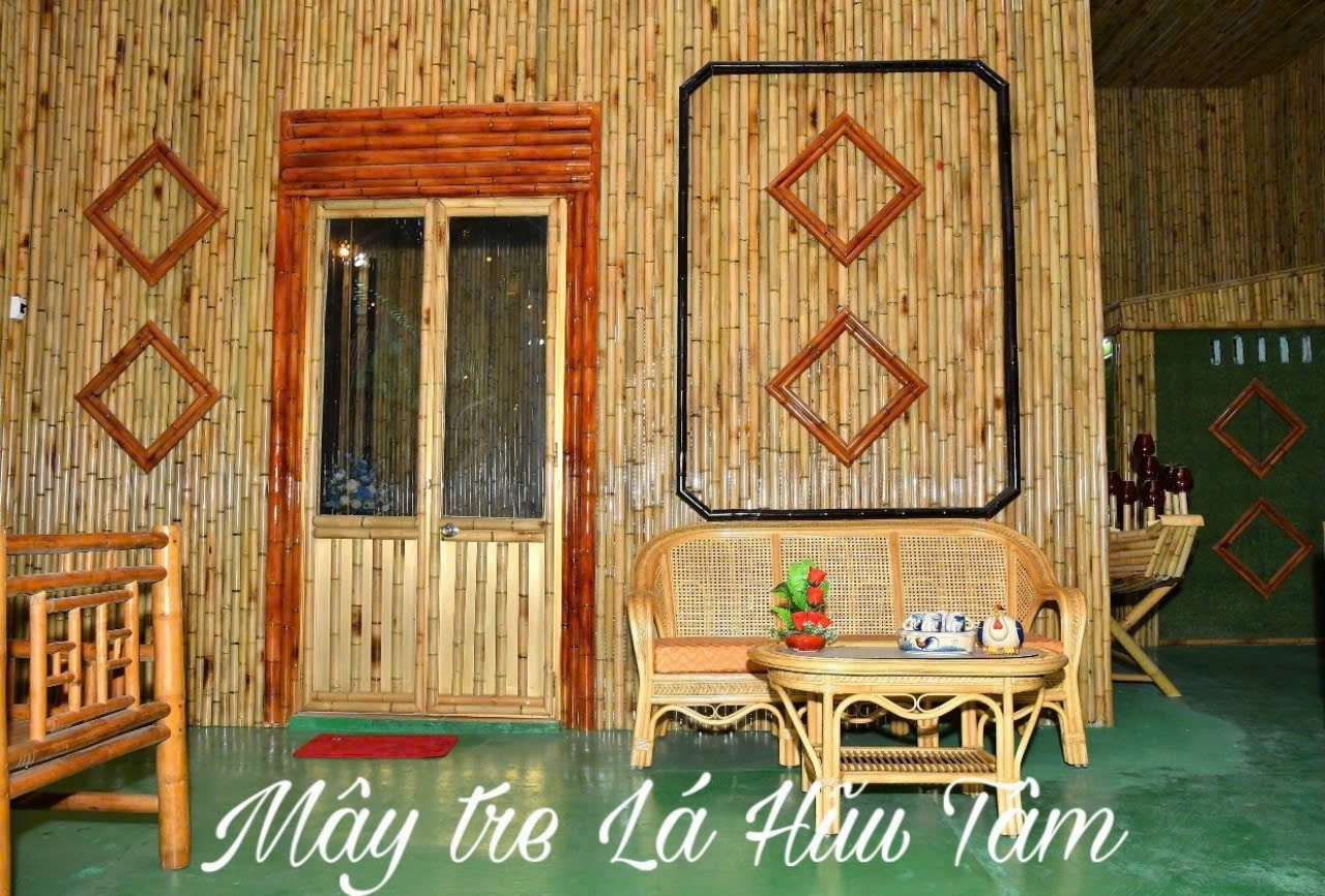Decorative bamboo door