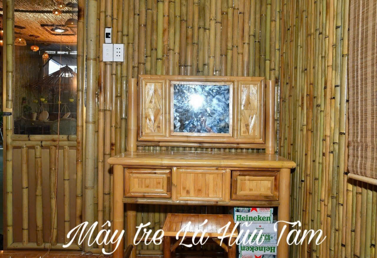 Bamboo dressing table