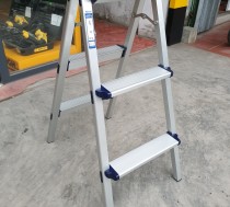 A Shaped Aluminum 3 Step Ladder