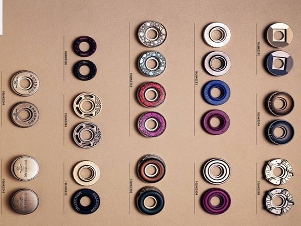 Eyelet button
