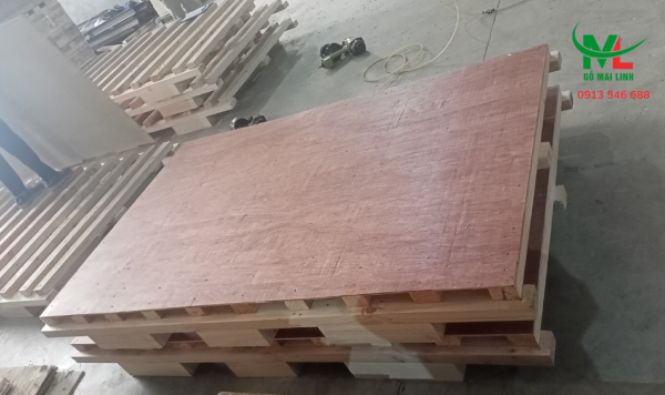 Seamless plywood pallet