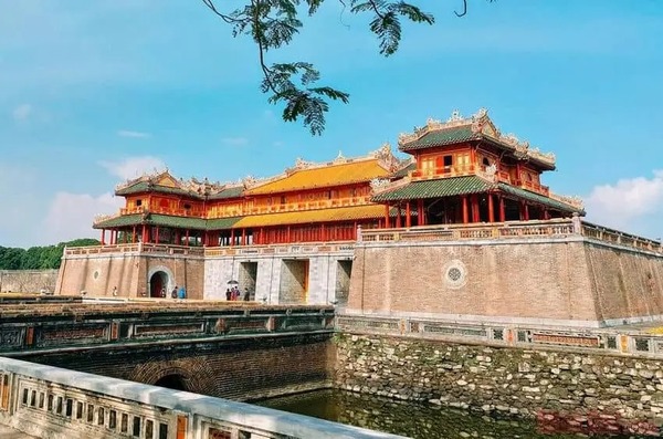 Hue tours
