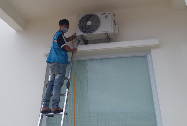 Air conditioner and refrigeration cleaning