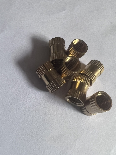 Threaded knurl nut M8