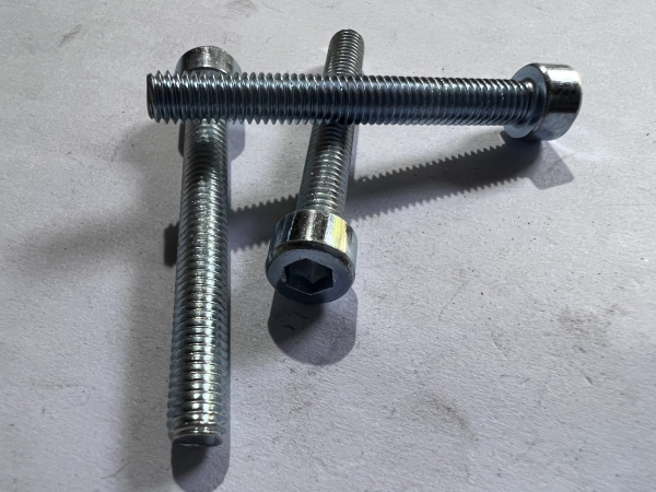 Hex socket head cap bolt